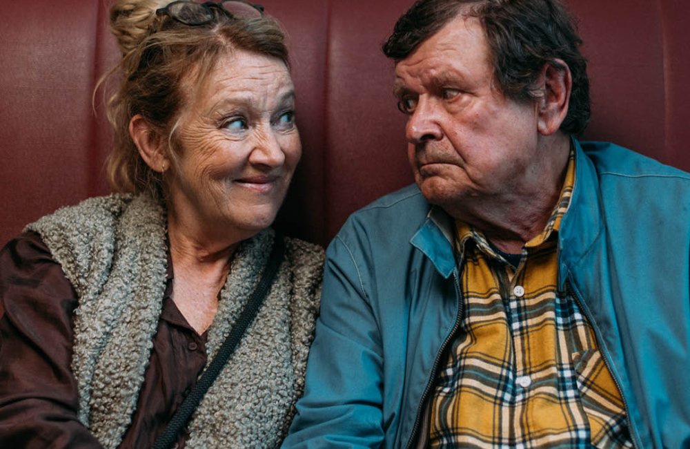 SCANDI: HUNDROŠ 4: KEĎ SA ZAMILUJE