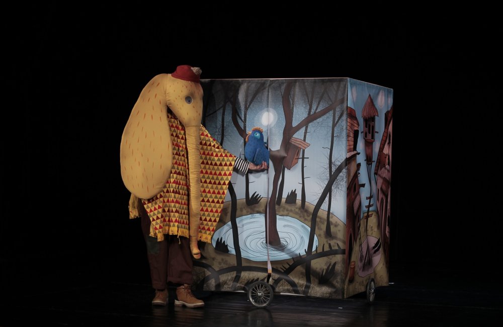 ROZPRÁVKOVÁ NEDEĽA - MODRÉ KURA, ŽLTÝ SLON