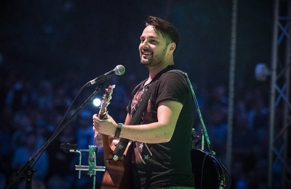 MUSIC MOMENTS - PETER BAŽÍK