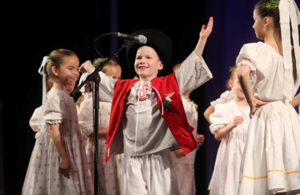 FOLKLÓRNA STUDIENKA / PREHLIADKA DETSKÝCH FOLKLÓRNYCH SÚBOROV